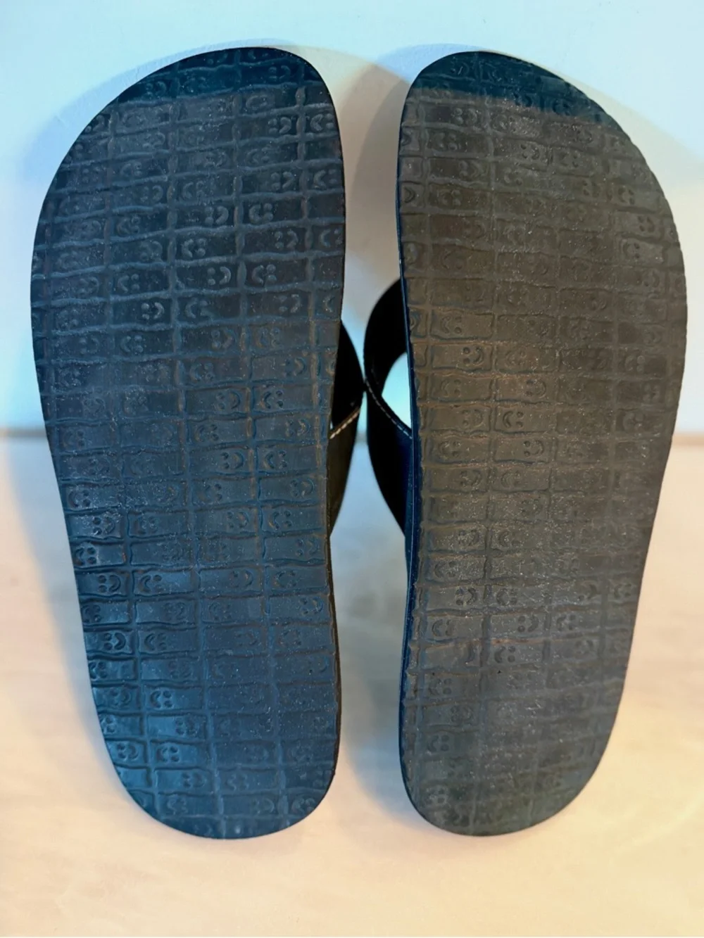 Sanuk Flip Flops Mens 11 Black Comfort Sandals Casual Beach Lightweight